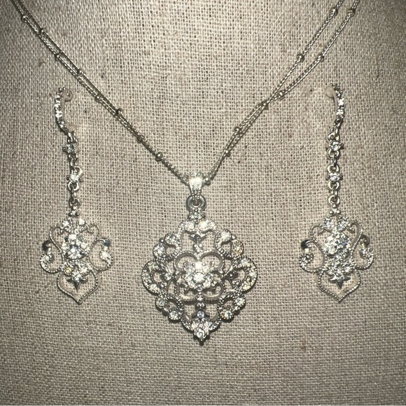 Avon Drop Necklace And Earrings Set Silvertone Vintage Obsolete - Picture 3 of 10